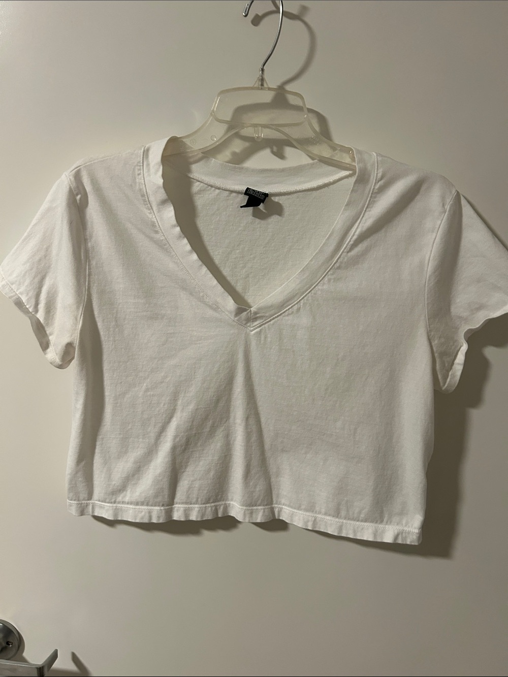 wild fable White V-Neck Cropped Tee